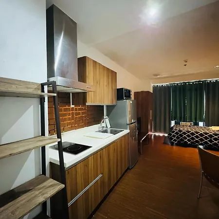 Makati City Studio With Balcony Near Bgc And Airport